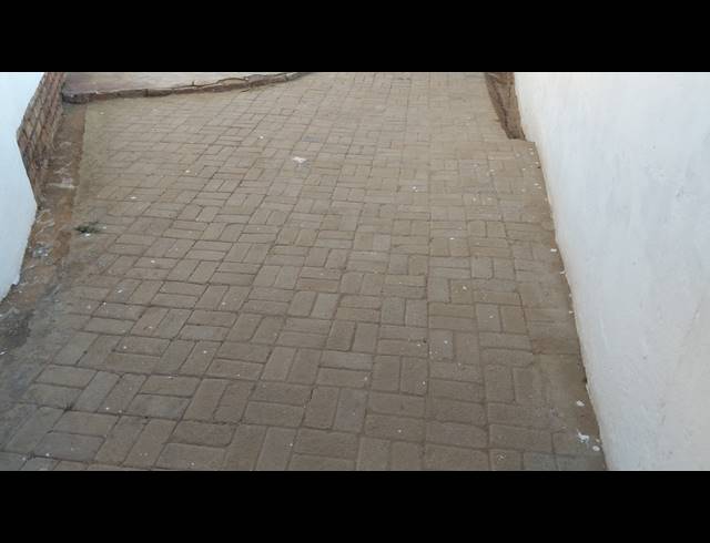 2 BEDROOM FREEHOLD FOR SALE IN KAGISO